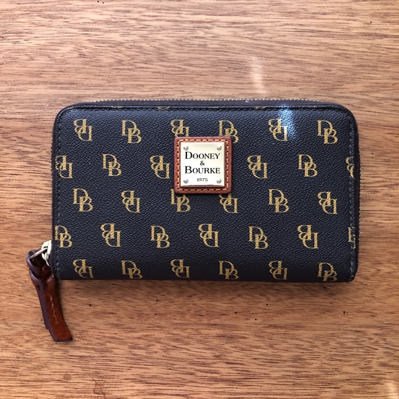 Dooney & Bourke Handbags - Cute Dooney & Bourke Wallet